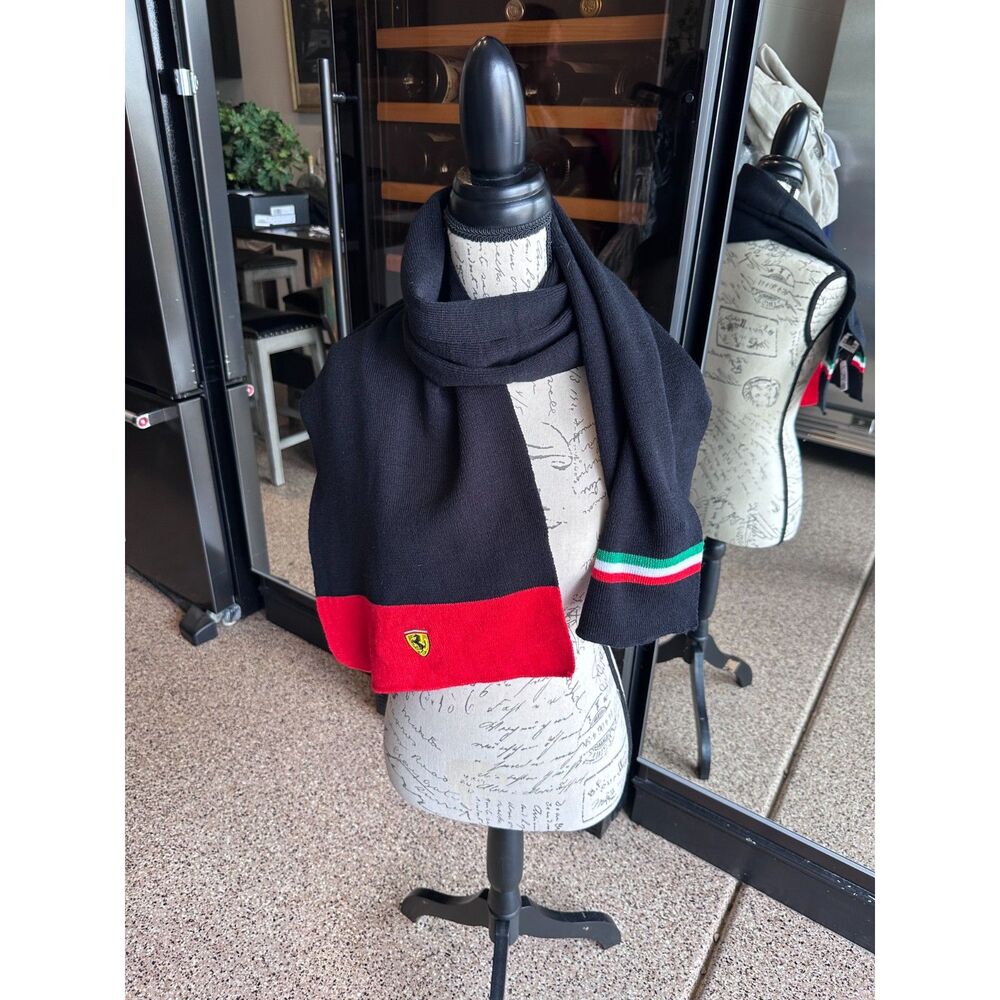 Official Scuderia Ferrari Black Knit F1 Scarf Italian Flag NWT 045192651